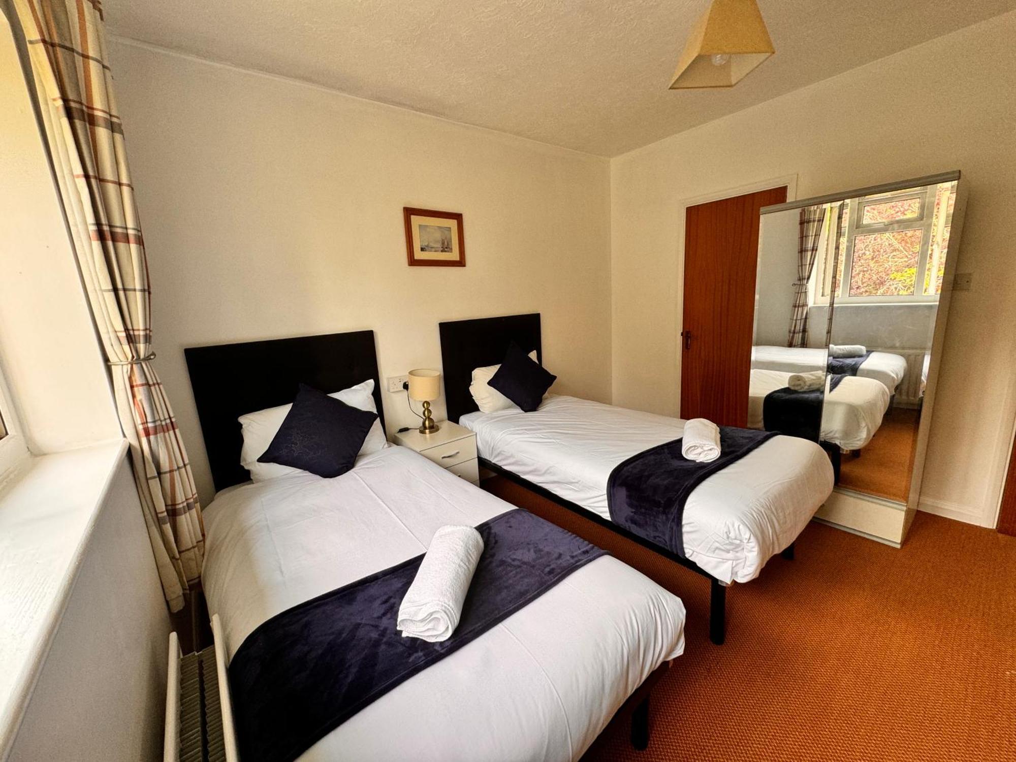 High Trees Guest House Gatwick 홀리 외부 사진