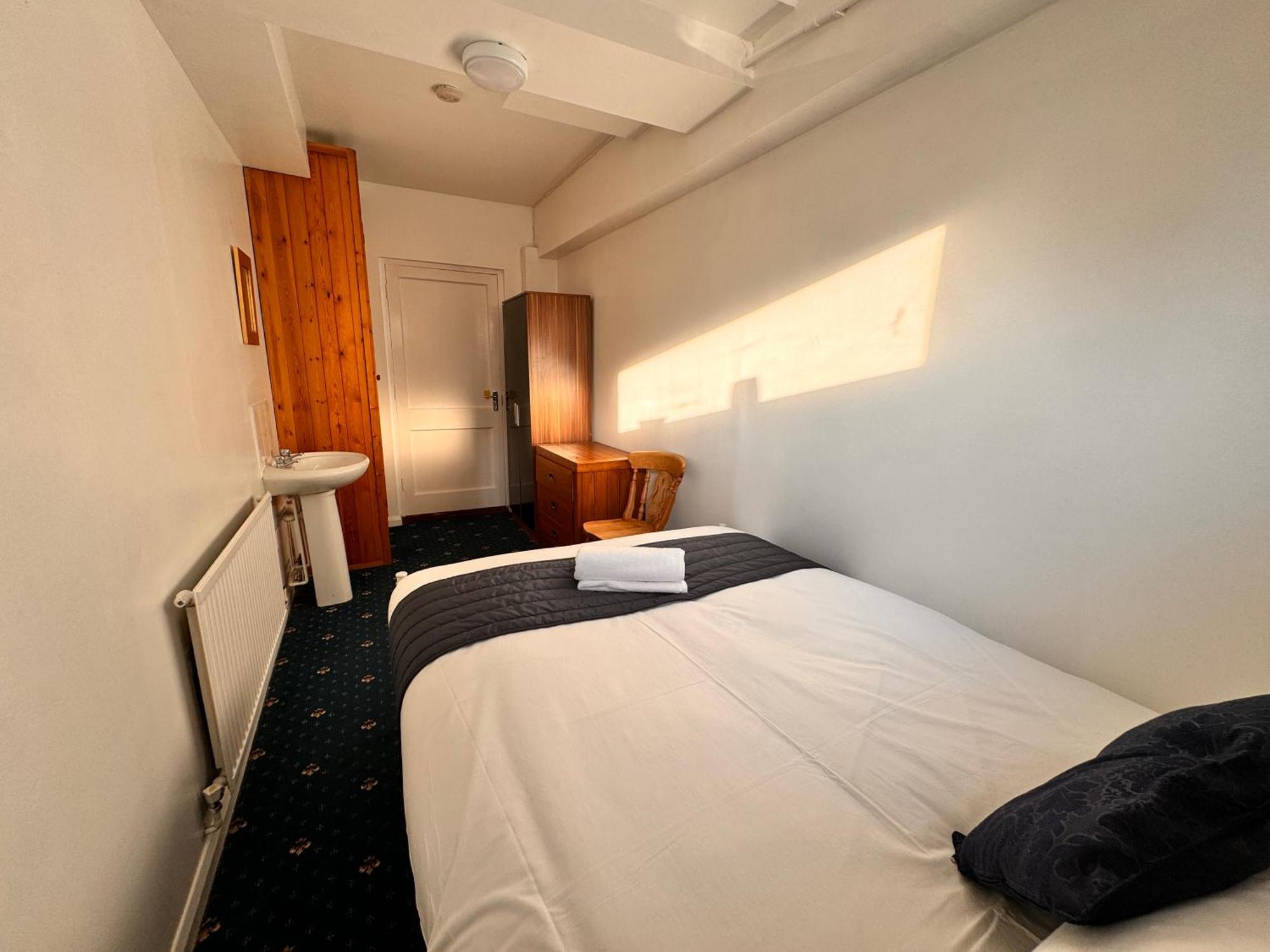 High Trees Guest House Gatwick 홀리 외부 사진