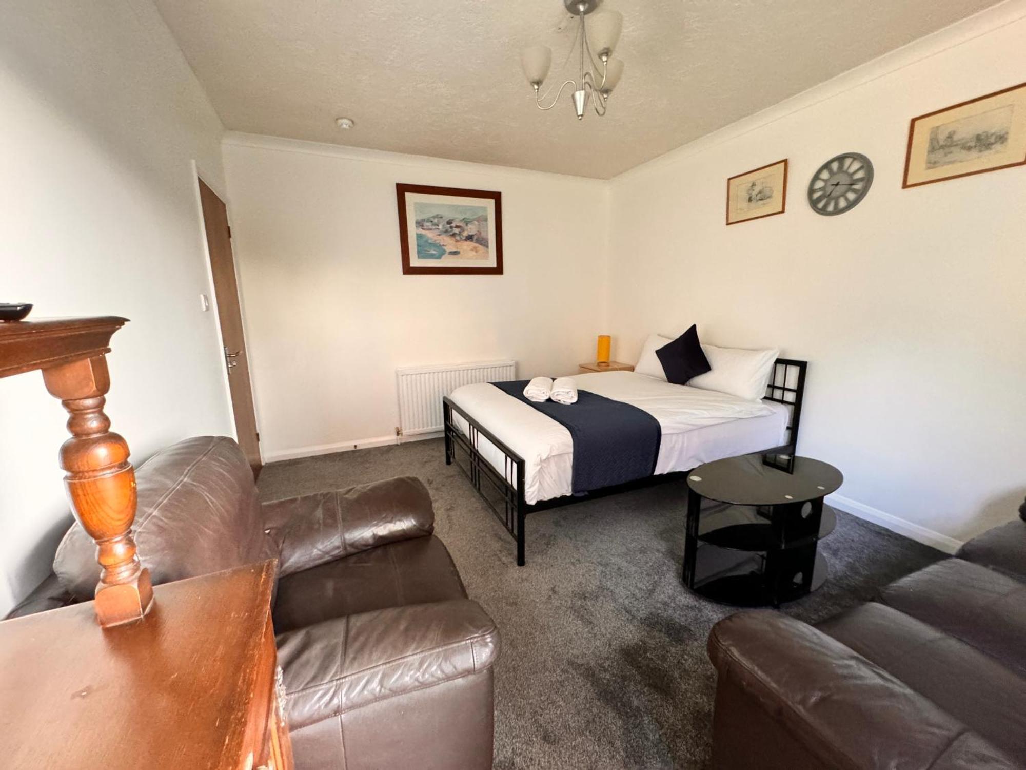 High Trees Guest House Gatwick 홀리 외부 사진