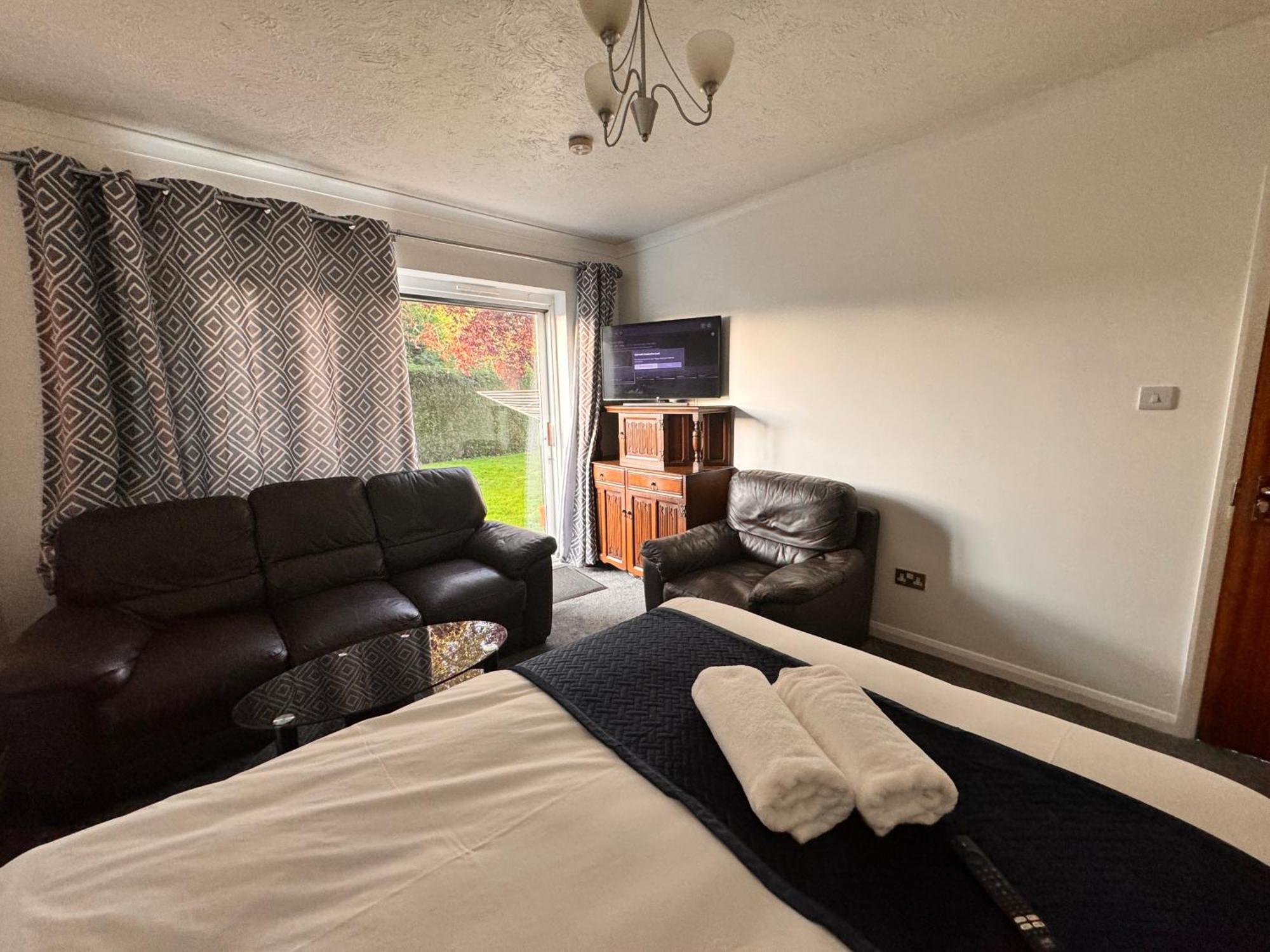 High Trees Guest House Gatwick 홀리 외부 사진