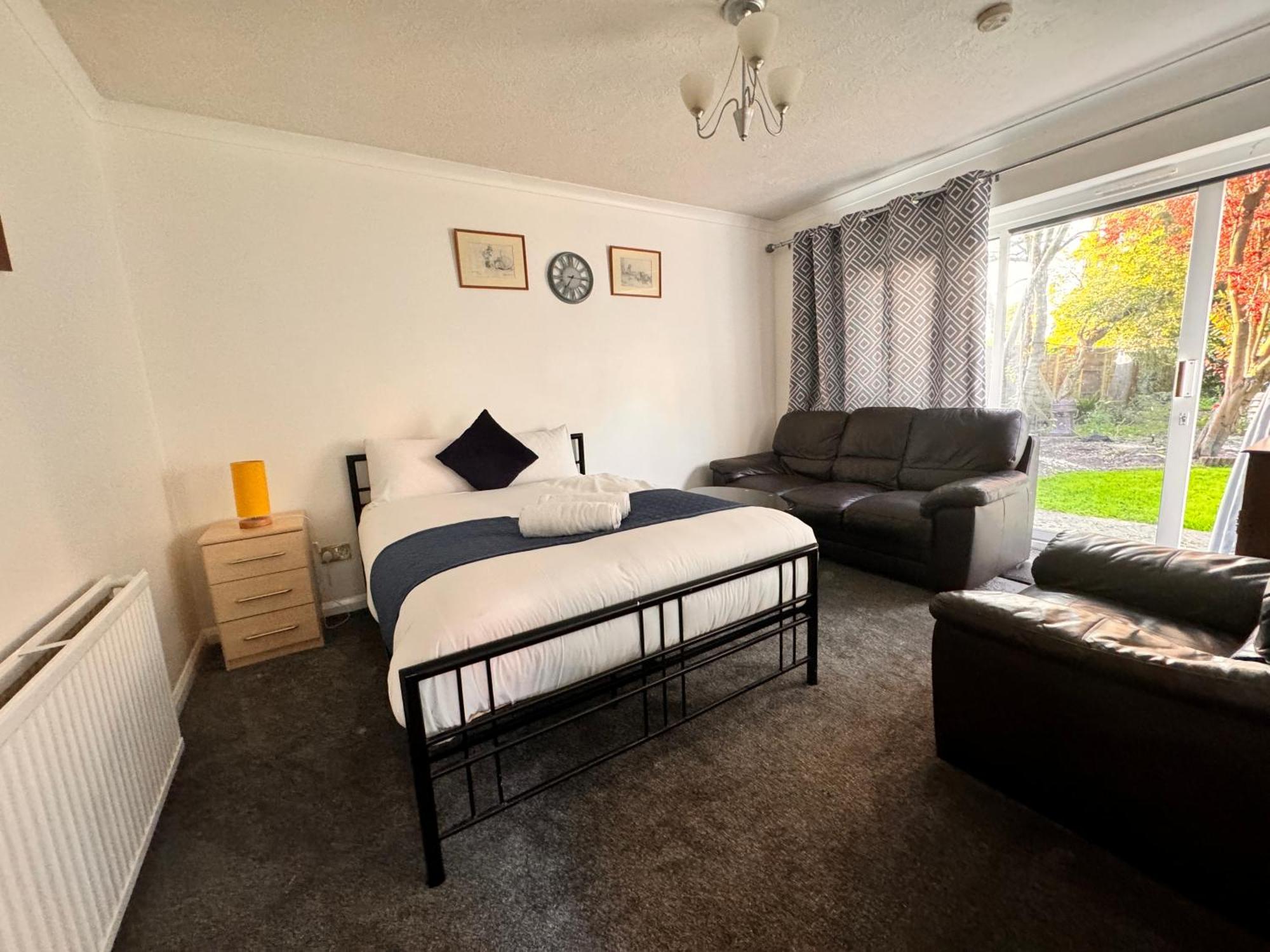 High Trees Guest House Gatwick 홀리 외부 사진