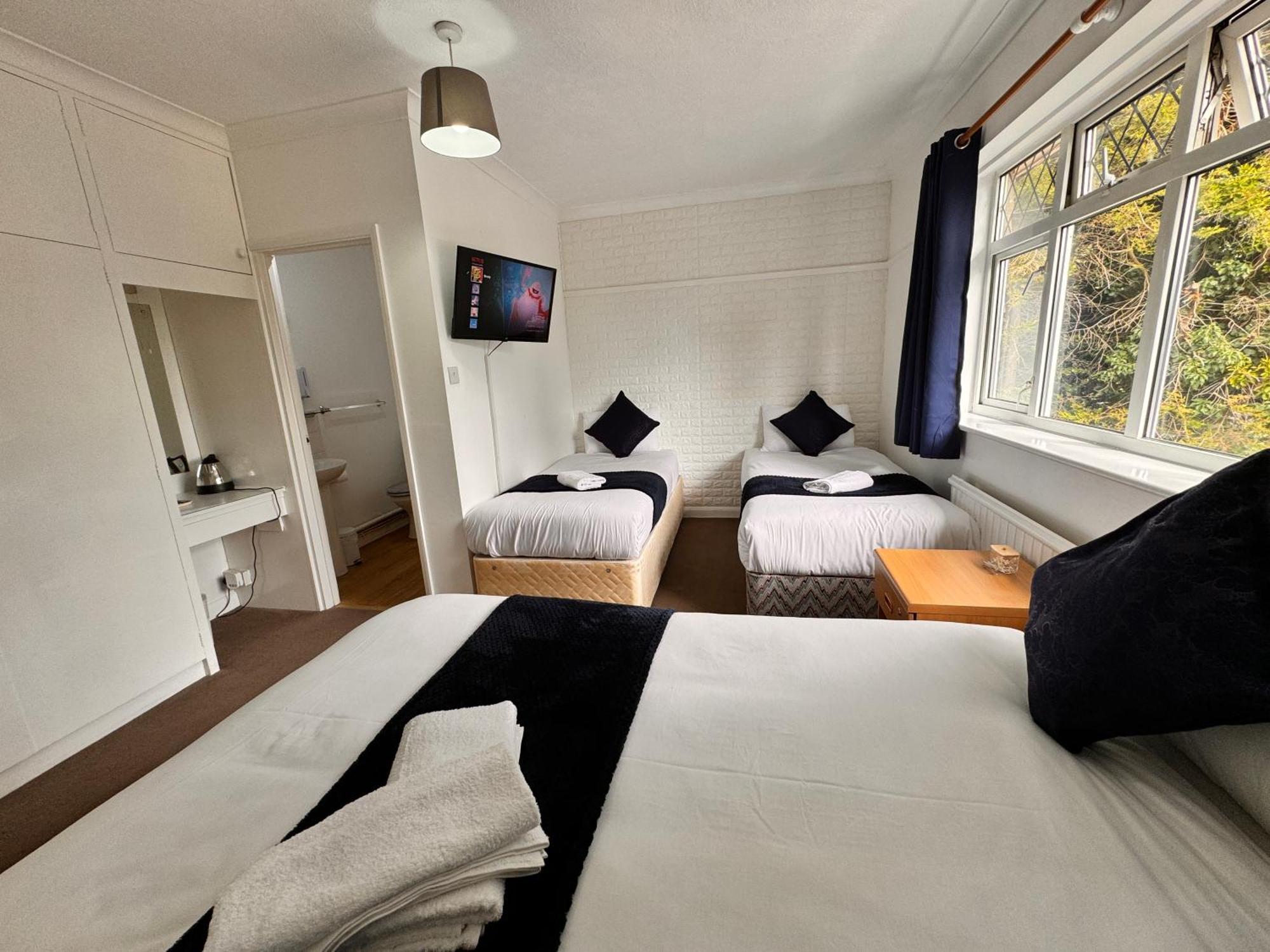 High Trees Guest House Gatwick 홀리 외부 사진