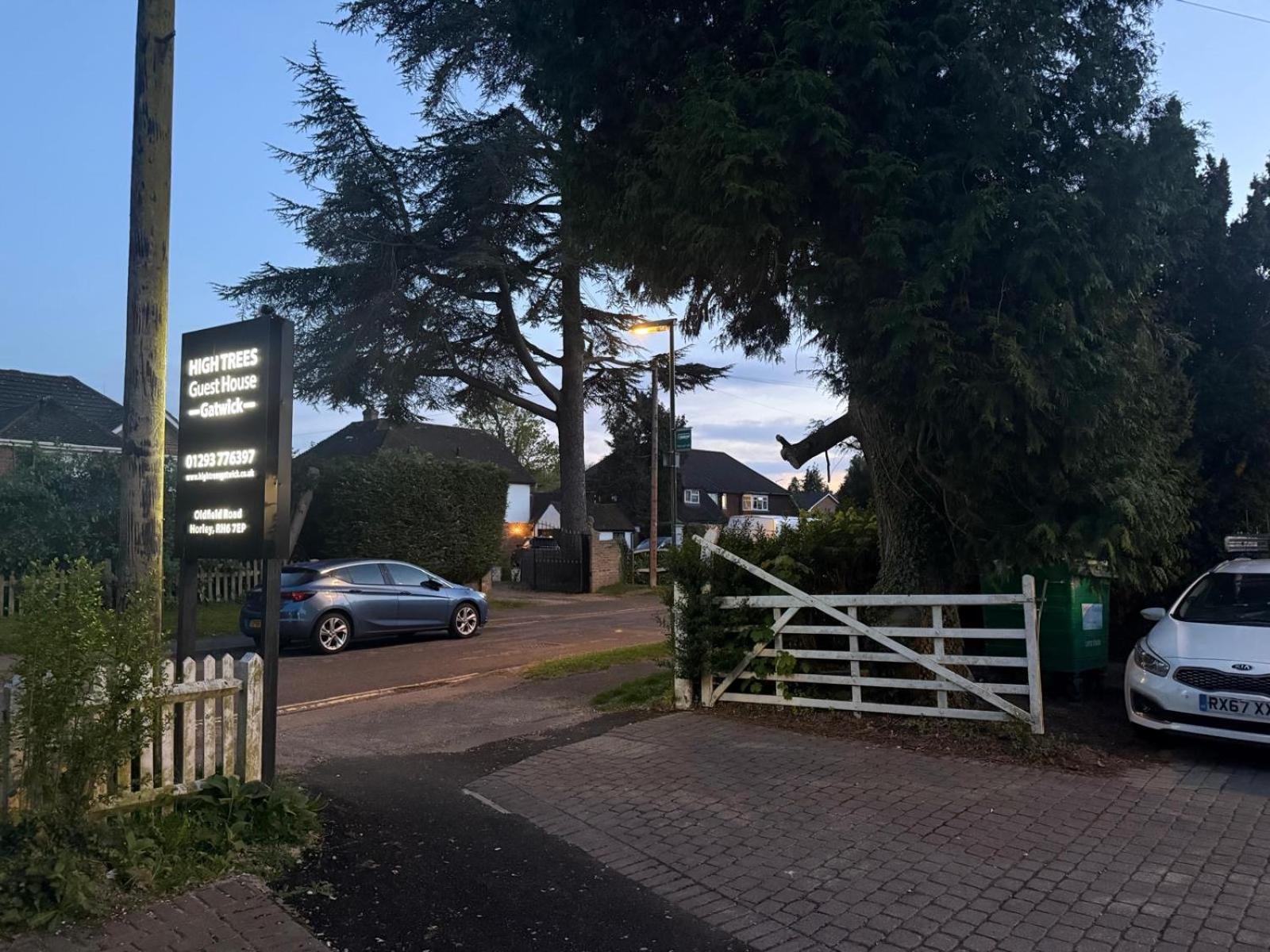 High Trees Guest House Gatwick 홀리 외부 사진